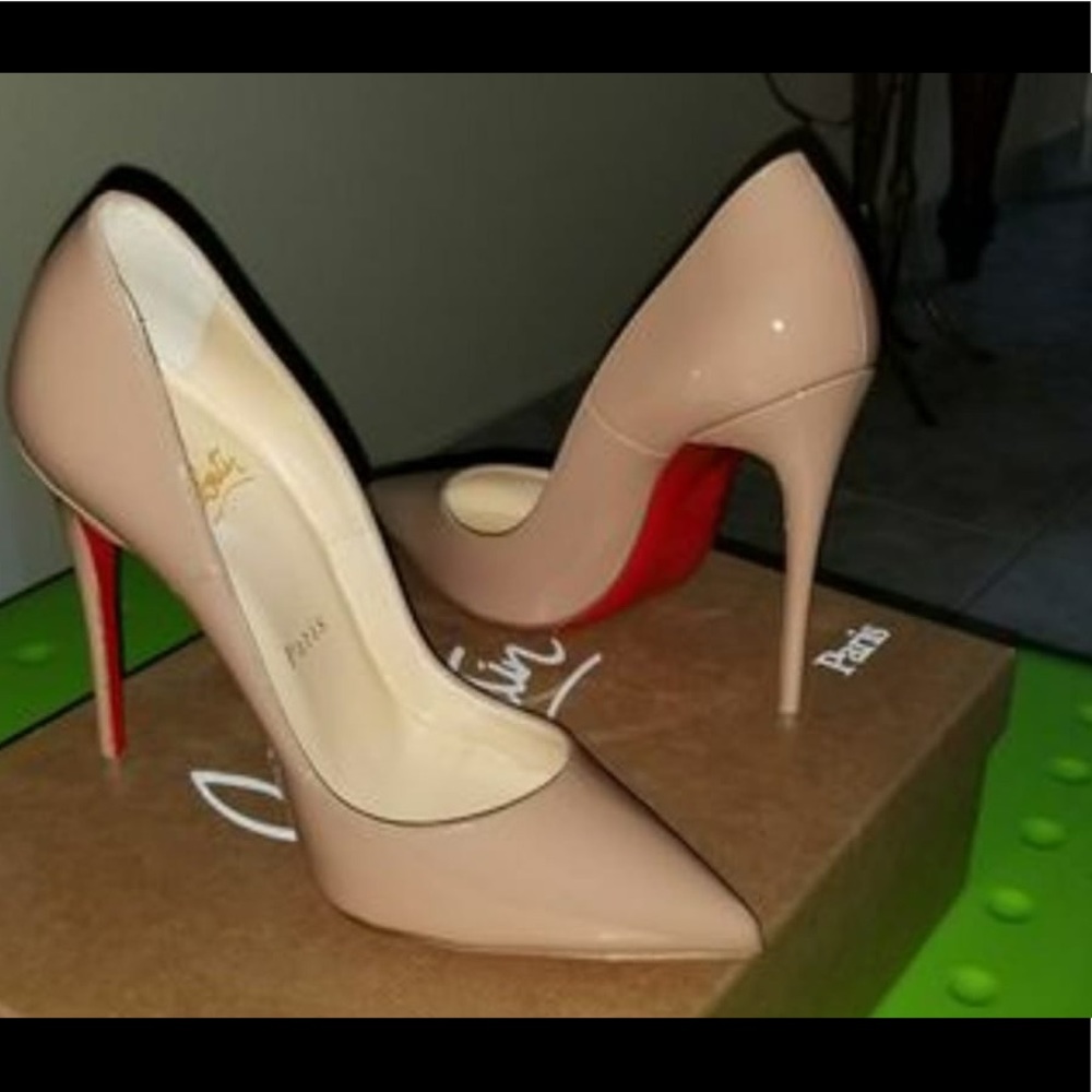 So Kate' Pointy Toe Pump
CHRISTIAN LOUBOUTIN